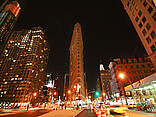  Bild von Citysam  Das 86 Meter hohe Gebäude bei Nacht