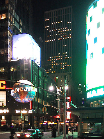 Times Square bei Nacht - New York (New York)