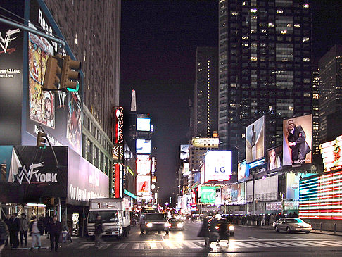Times Square bei Nacht - New York (New York)